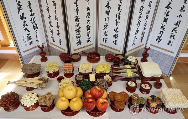 설 차례상 전통시장 23만 원·대형마트 27만 원…4% 넘게 올라